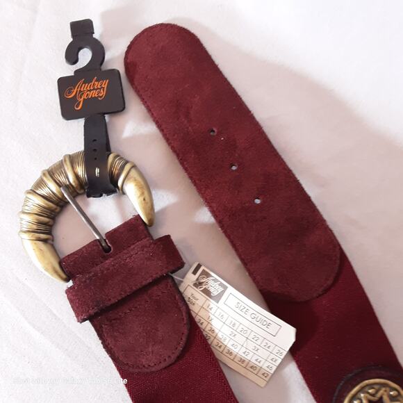 Vintage Audrey Jones Womens Suede Ends Elastic Belt 2X Waist BrassTone Conchos - Picture 6 of 10